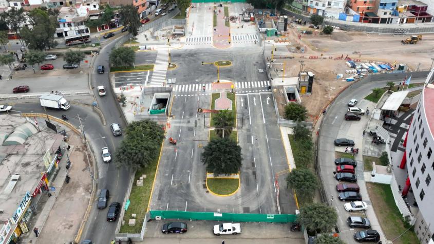 construcción de estaciones de la Línea 2 del Metro