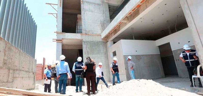 obras centro de salud de Parcona