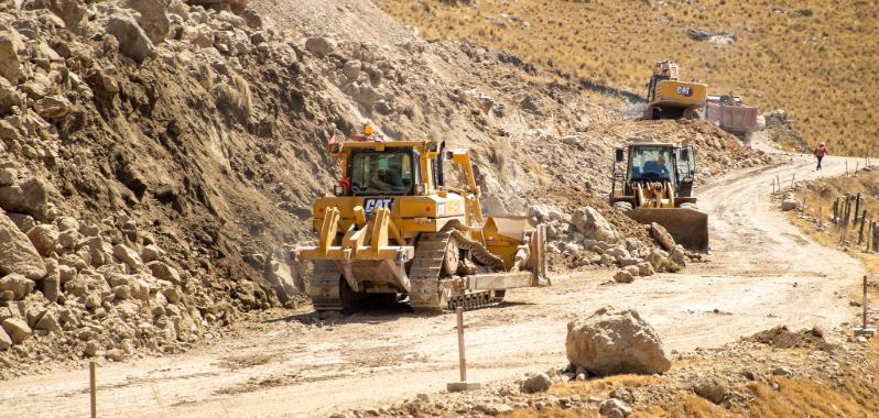 Ayacucho: Continúan construcción de carretera Minascucho – Rosaspata