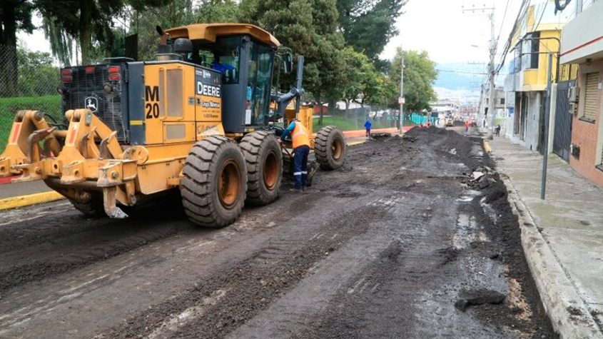 Ecuador: Invertirán US$ 10.8 millones en rehabilitar 45 vías al sur de Quito