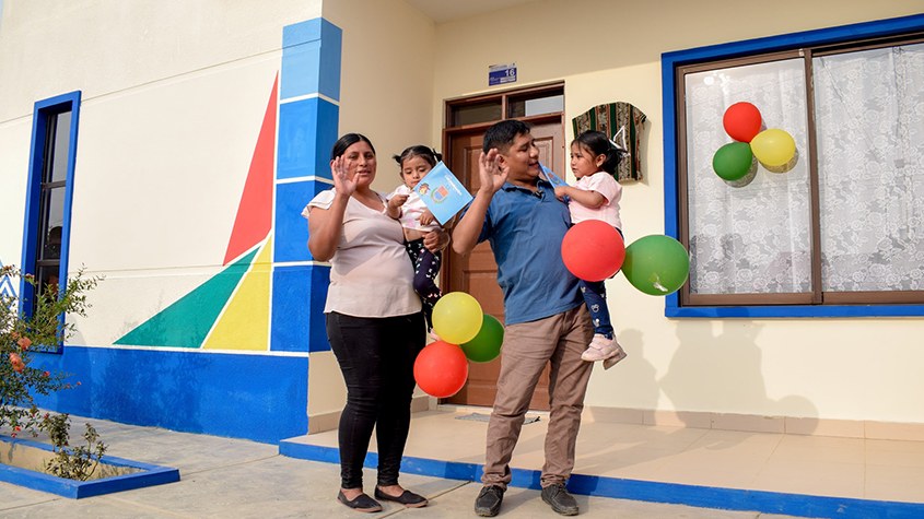Bolivia: Gobierno entrega 438 viviendas en Cochabamba