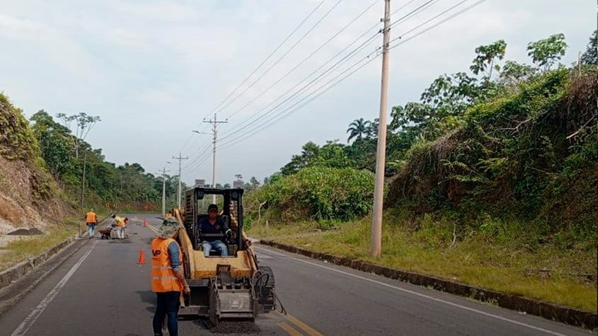 Ecuador: Realizan mantenimiento en las vías que enlazan la provincia de Pastaza