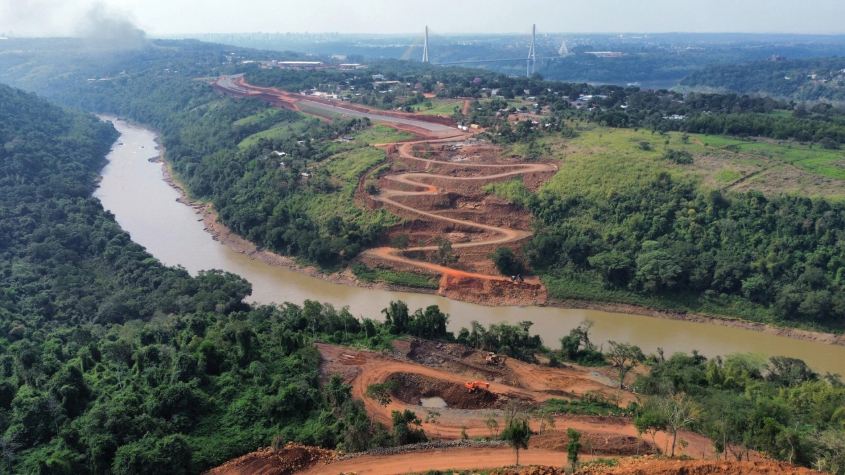 Paraguay: Avanzan las obras del puente sobre el río Monday