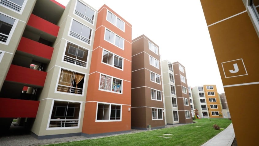 ¿Cuánto tiempo toma la venta de departamentos de estreno en Lima Metropolitana?