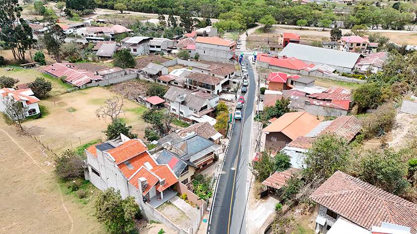 Ecuador: Inauguran asfaltado de la “Ruta de la Macana” en Gualaceo