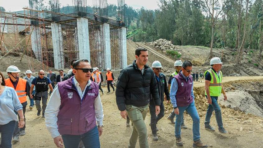 Ecuador: Construcción del Paso Lateral de Guaranda tiene un avance del 50%