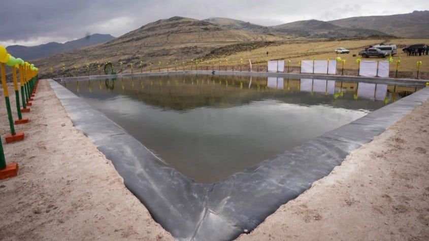 Áncash: Culminan construcción de reservorios para cosechar agua de lluvia para uso agrario