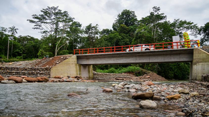 Ucayali: Inauguran puente Canta Gallo en el caserío Shambillo