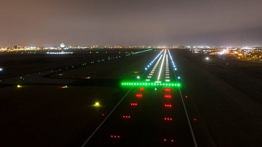 Renovarán sistema de iluminación de pista de aterrizaje del aeropuerto Jorge Chávez