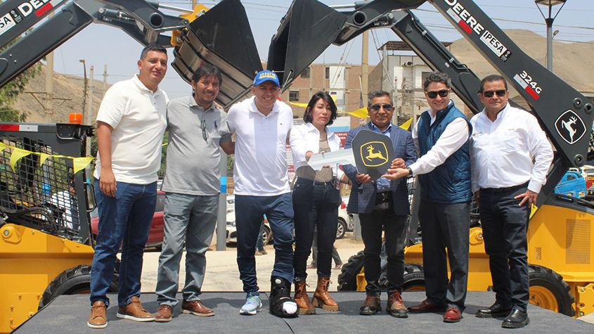 IPESA entrega equipos John Deere para megaproyecto de saneamiento en Ventanilla
