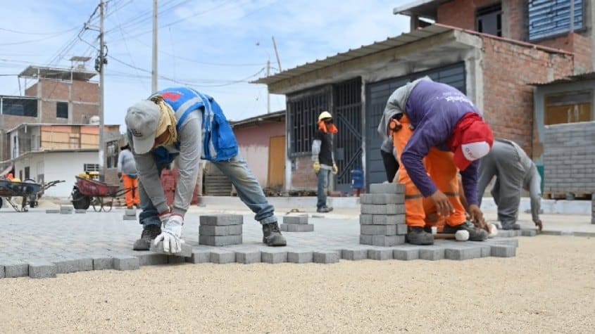 Pavimentación de calle 35 en Piura alcanza un 75% de avance