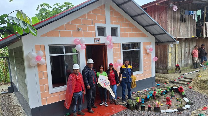 entregan vivienda social a familiar