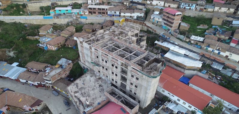 Avances de la construcción del Centro de Salud Cotabambas en Apurímac.