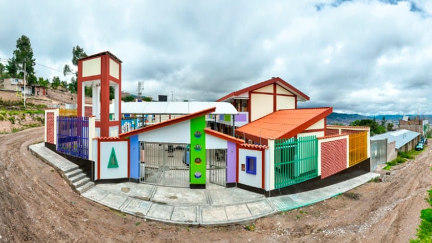 fachada de institución educativa