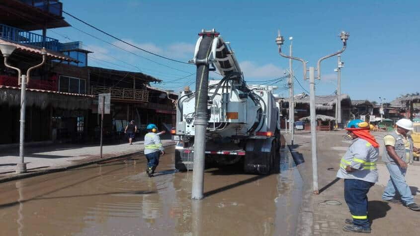 Limpian 363 km de redes de alcantarillado en 16 regiones del país