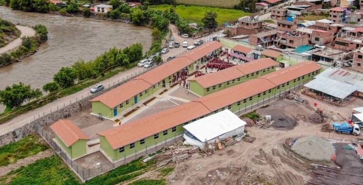 Cusco: Entregan módulos educativos valorizados en S/2 millones