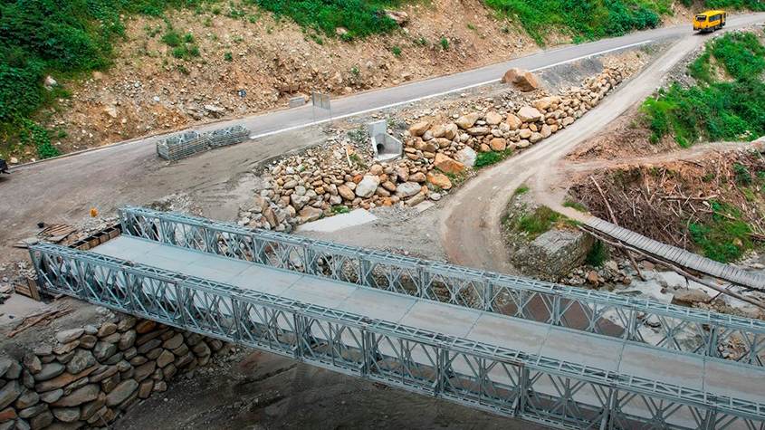 Ecuador: Instalan puente Bailey en la parroquia de Monte Olivo