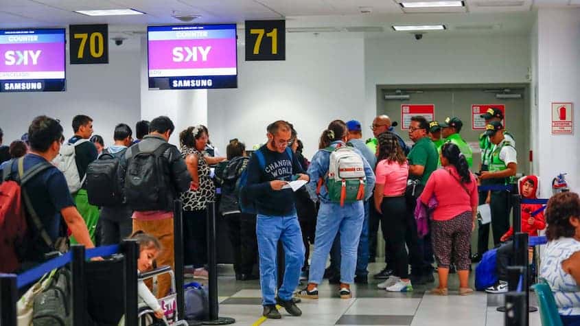 La falla en el radar del aeropuerto Jorge Chávez generó caos este lunes por la tarde, afectando a miles de pasajeros.