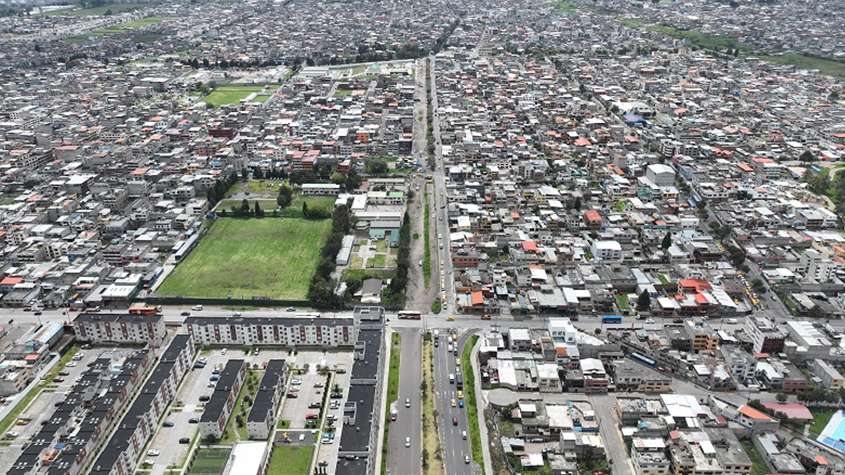 Ecuador: Realizan estudios para construcción de nuevas rutas al sur de Quito