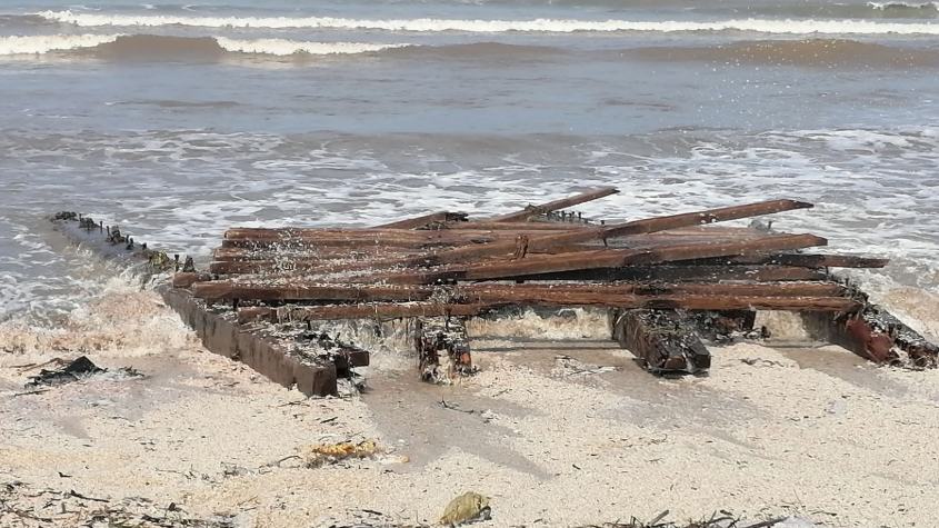 Ica: Fuerte oleaje destruye parte del histórico Muelle Fiscal de Pisco
