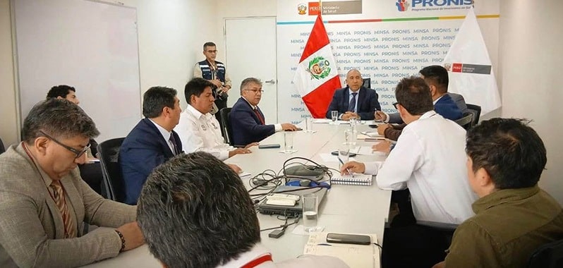 personas en reunión