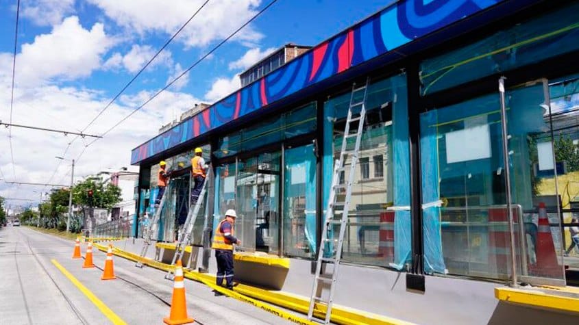 Ecuador: Avanzan la renovación de 41 paradas del Trolebús en Quito