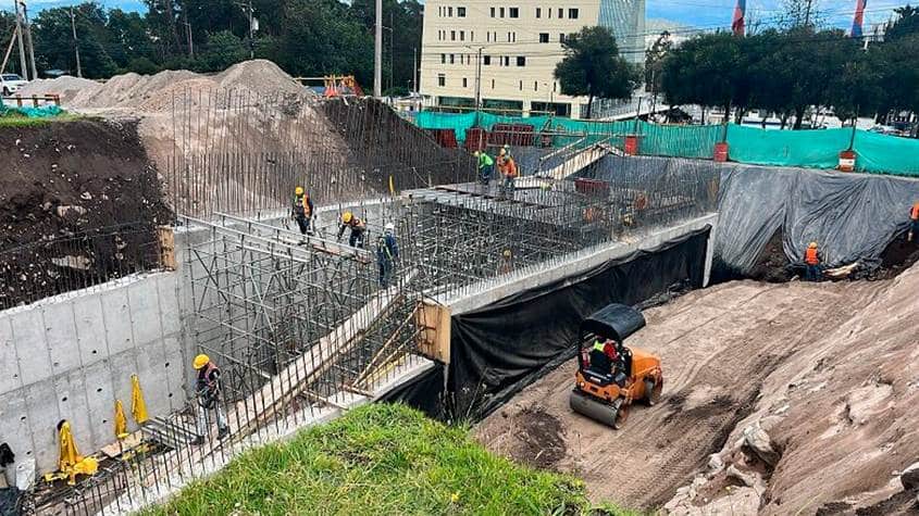 Ecuador: Paralización en producción de asfalto afecta obras viales en Quito
