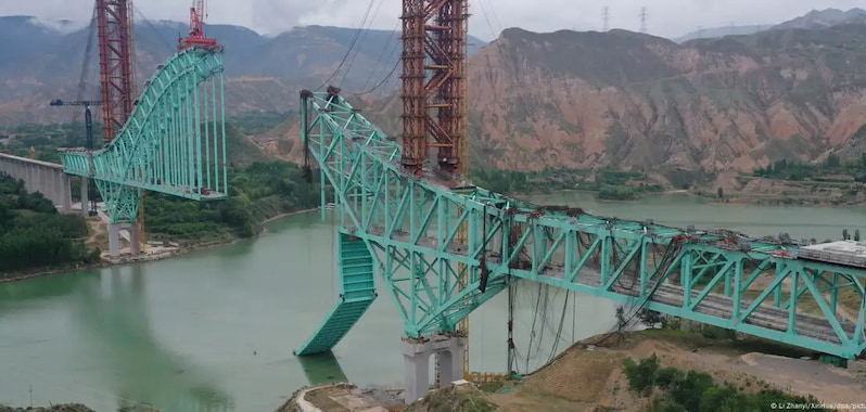 China: Derrumbe de puente ferroviario en construcción en Qinghai deja al menos 12 muertos