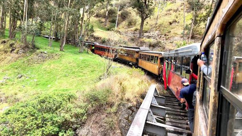 Ecuador: Rehabilitan tramo ferroviario “Nariz del Diablo” en Chimborazo