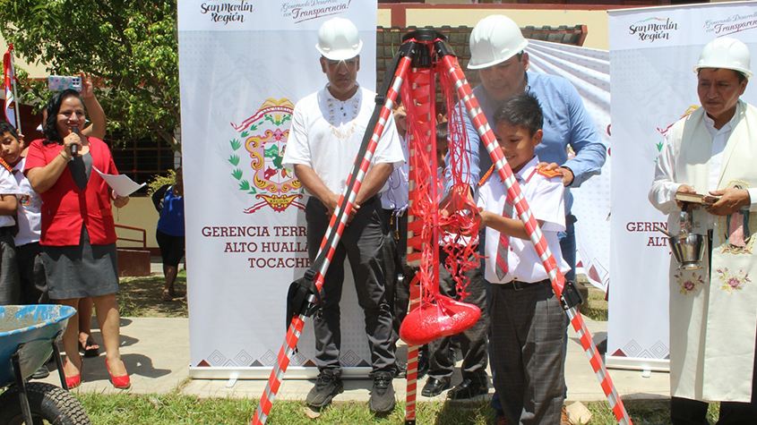 ceremonia de colocación de primera piedra de obra
