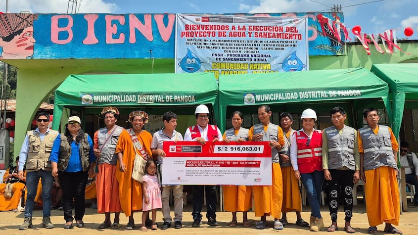 Autoridades y comunidad celebran inicio de obras de agua y saneamiento en Satipo, proyecto que mejora servicios básicos en zona rural.