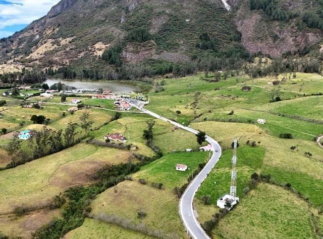Ecuador: Prefectura de Azuay invierte US$ 1.6 millones en obras viales para San Fernando y Girón