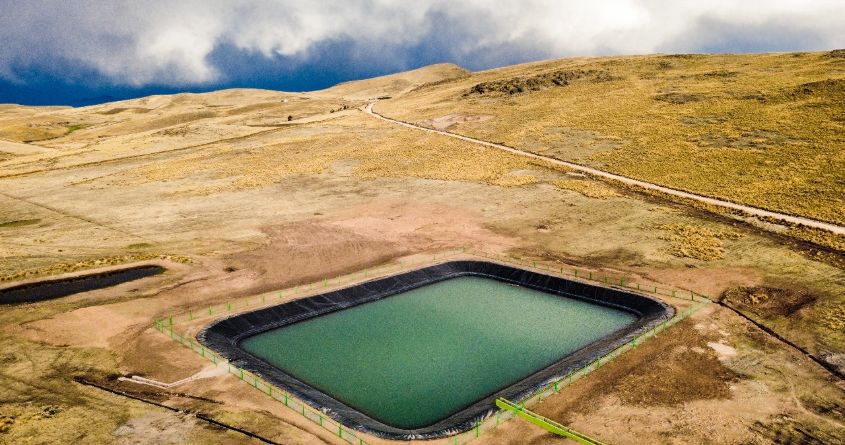 Obra de cosecha de agua en Espinar
