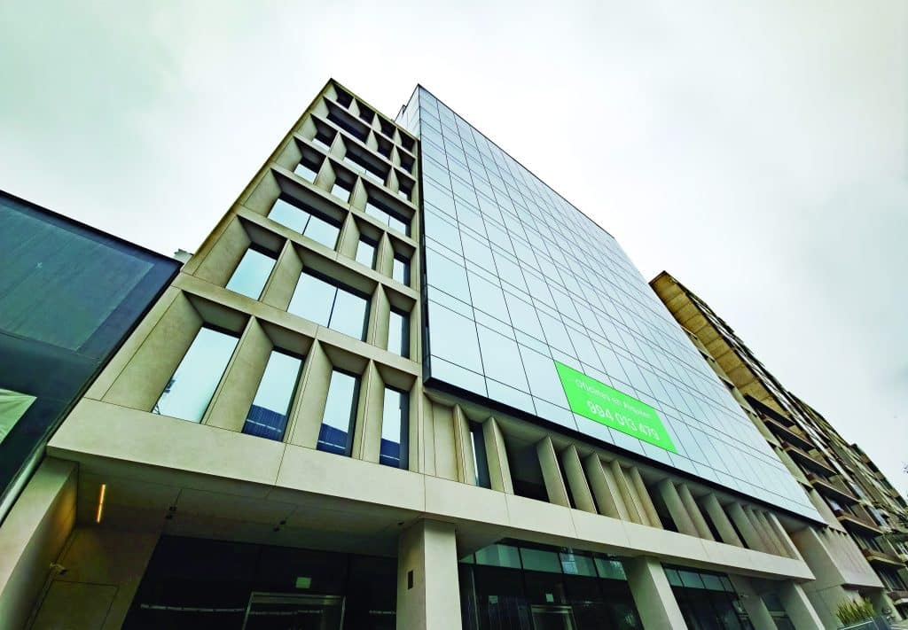Edificio de oficinas Camino Real: Equilibrio de diseño, funcionalidad y eficiencia