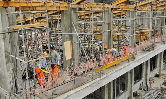 Construcción creció 3.6% en agosto por mayor inversión privada y aumento del consumo de cemento, según el INEI