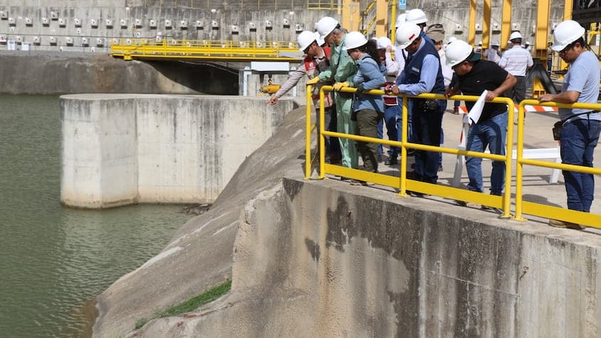 Ingenieros inspeccionan infraestructura hidráulica del Proyecto Olmos, evaluando estado de represa y obras de trasvase en Lambayeque.