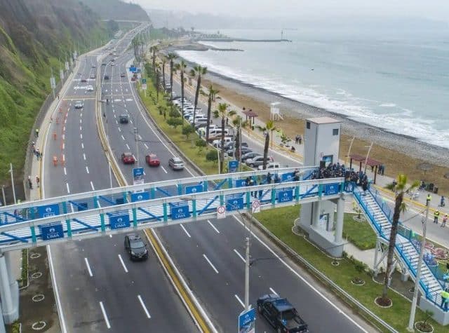 Puentes ejecutados por la Municipalidad de Lima en la Costa Verde están abandonados y ponen en riesgo a los vecinos