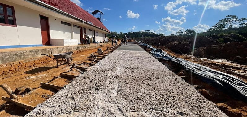 Trabajos de construcción y mejoramiento en el relleno sanitario Loreto para fortalecer la gestión ambiental sostenible.