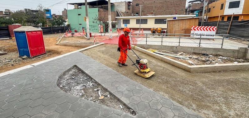 Construcción de alameda en SJL