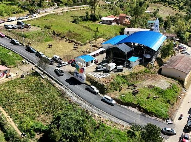 Ecuador: Inauguran asfaltado de la vía de Parig en la parroquia de Guachapala