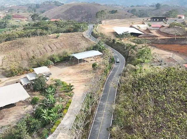 Ecuador: Nueva vía asfaltada une zonas productivas en Marcabelí