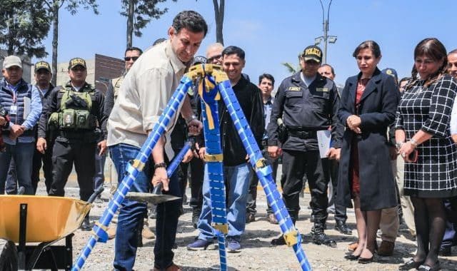 Alcalde de Lima colocó la primera piedra de moderno centro de seguridad