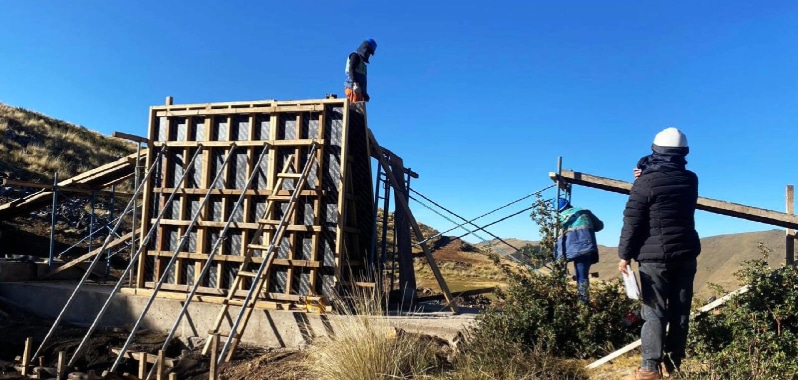 Sierra Azul ejecuta seis proyectos de siembra y cosecha de agua en Cusco – Peru Construye
