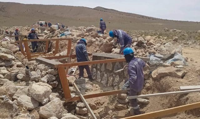 Alcaldes reclaman al MEF decreto prometido para reactivar más de 1,200 obras públicas paralizadas