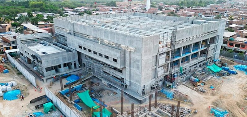 vance de obras del nuevo Hospital de Motupe, moderna infraestructura de salud en construcción para fortalecer servicios médicos en Lambayeque.