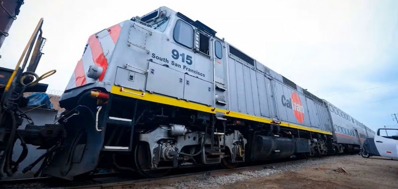 Locomotora destinada al tren Lima-Chosica, avance en proyecto ferroviario que busca mejorar el transporte urbano